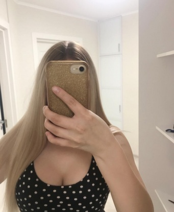 Живу в Москве, и готова исполнить все твои самые сокровенные фантазии. 👠 У меня есть широкий спектр услуг: классический секс, оральный секс, глубокий минет, эротический массаж и многое другое. 😏 Я всегда открыта для экспериментов и новых приключений. У меня есть фотографии, и мои клиенты всегда остаются довольны. 📸 Если ты ищешь незабываемое приключение в Москве, обращайся ко мне – я сделаю твои мечты реальностью! 💫 Ева